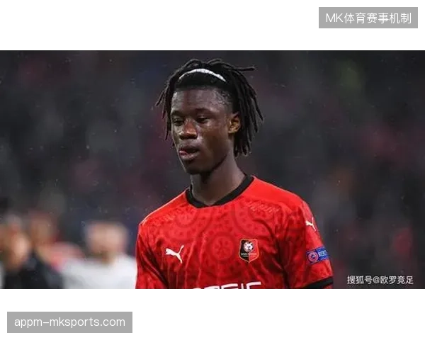 卡马文加中场防守覆盖面积极大，成为皇马稳固防守体系的关键一环